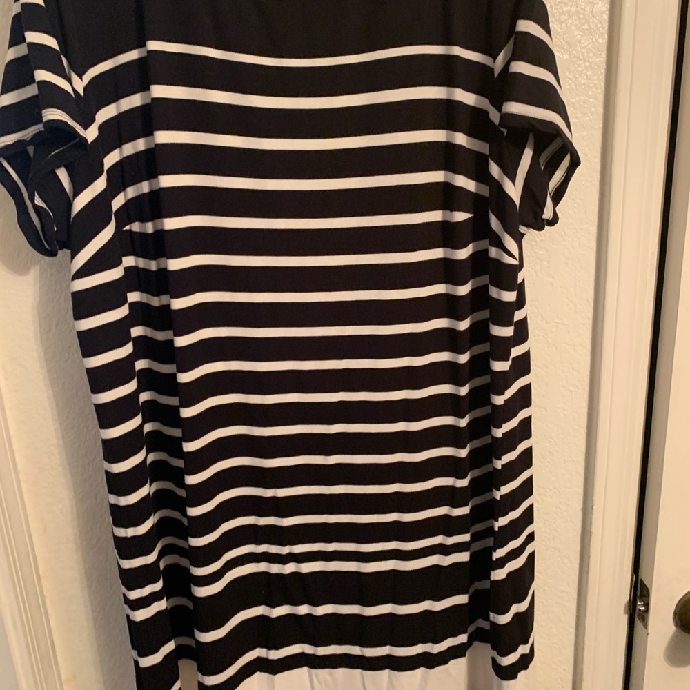 Dress - Picture 4 of 7